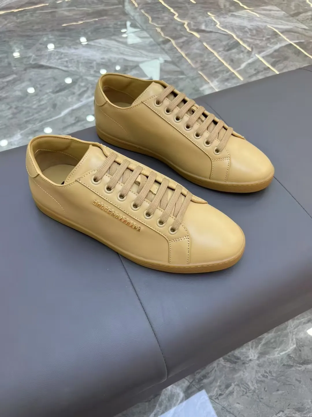 Men's Men's Shoes 💰400 [New Style] 🐝🐝DG men's calfskin sneakers Portofino Yacht shoes, simple and versatile design, unique saddle leather soles. The Dolce &G logo rear wing is the icing on the cake. Imported cowhide + rubber outsole Size: 39-44 (customized at 38.45)